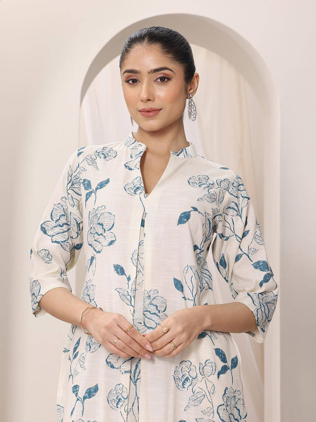 Plus Size Women Plus Size Women Printed Cotton Blend Straight Kurta | U3S - view 4