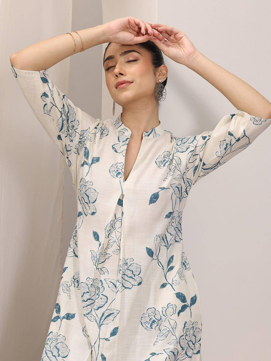 Plus Size Women Plus Size Women Printed Cotton Blend Straight Kurta | FY93 - view 5