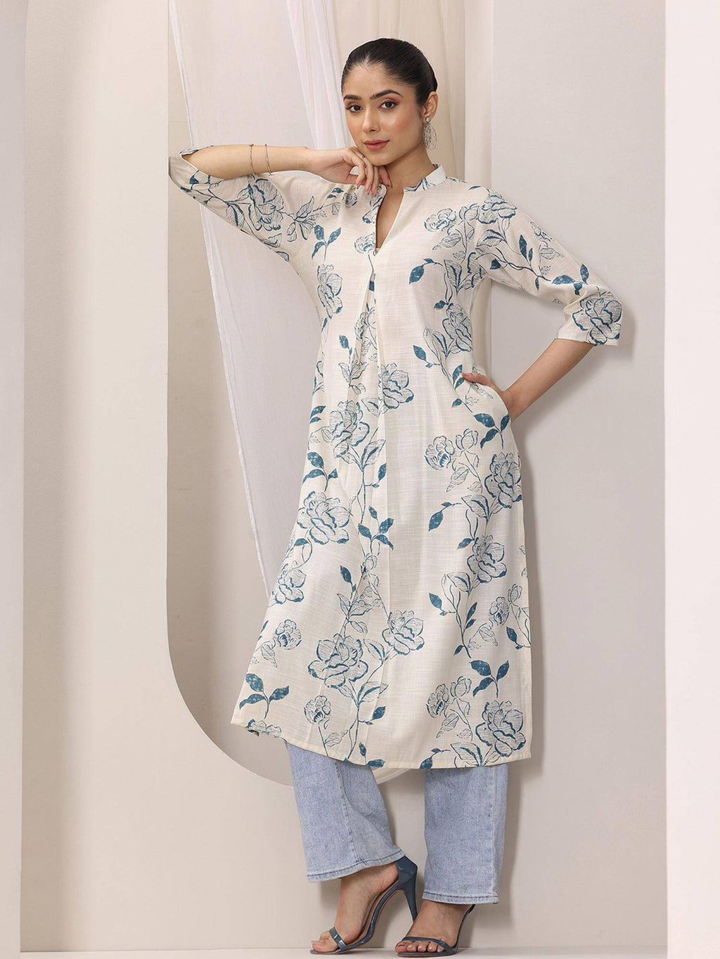 Plus Size Women Plus Size Women Printed Cotton Blend Straight Kurta | U3S - view 6