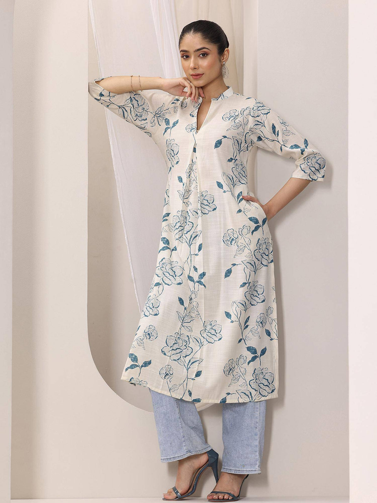 Plus Size Women Plus Size Women Printed Cotton Blend Straight Kurta | U3S - view 6