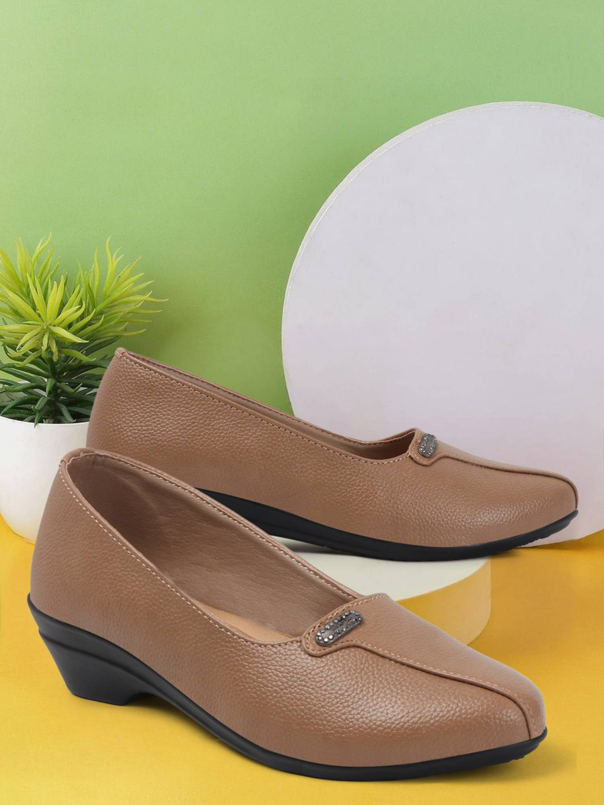 Women Beige Casual Latest Collection Comfortable Block Heels | H78 - view 3