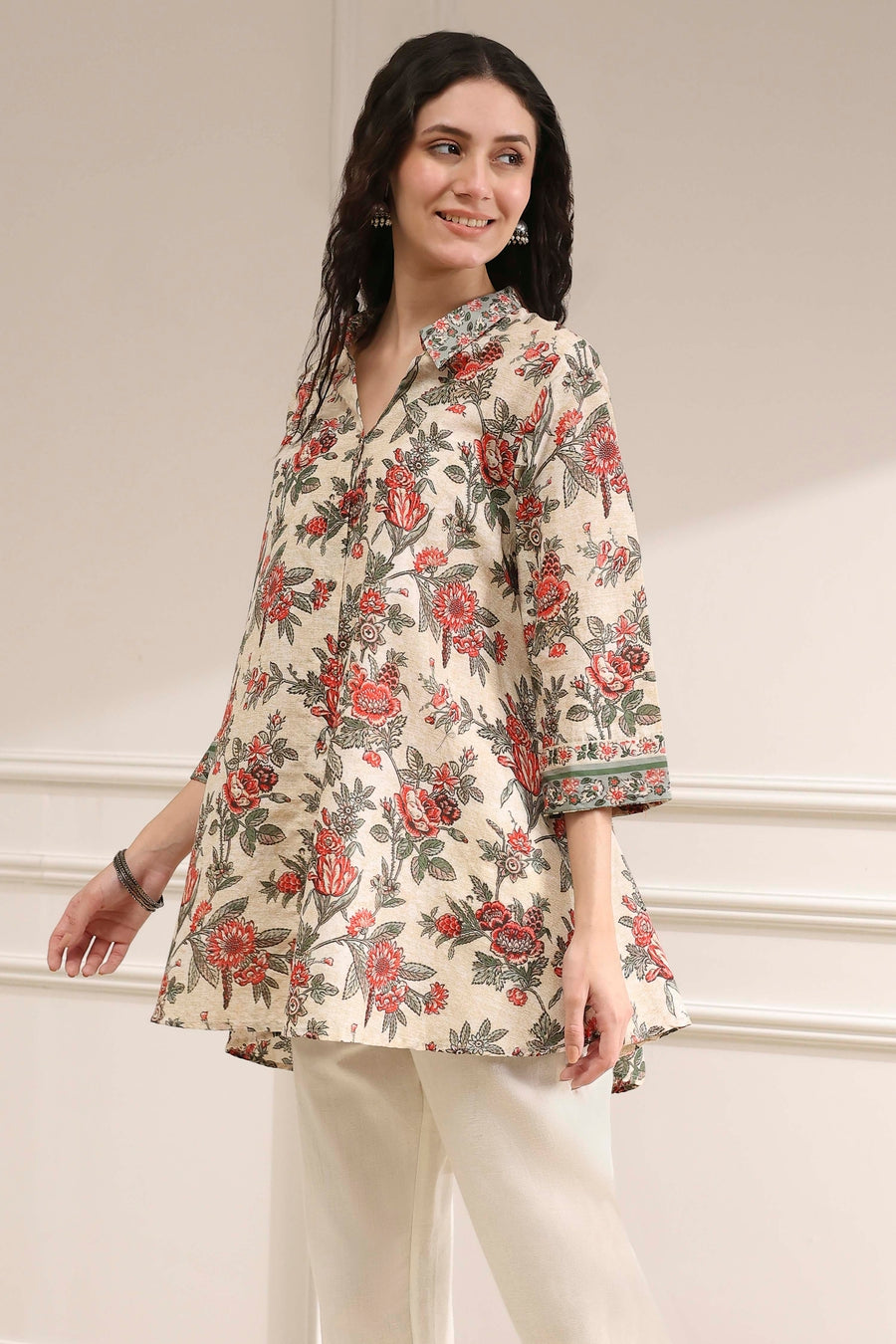 Off-White and Red Cotton A-Line Shirt K60