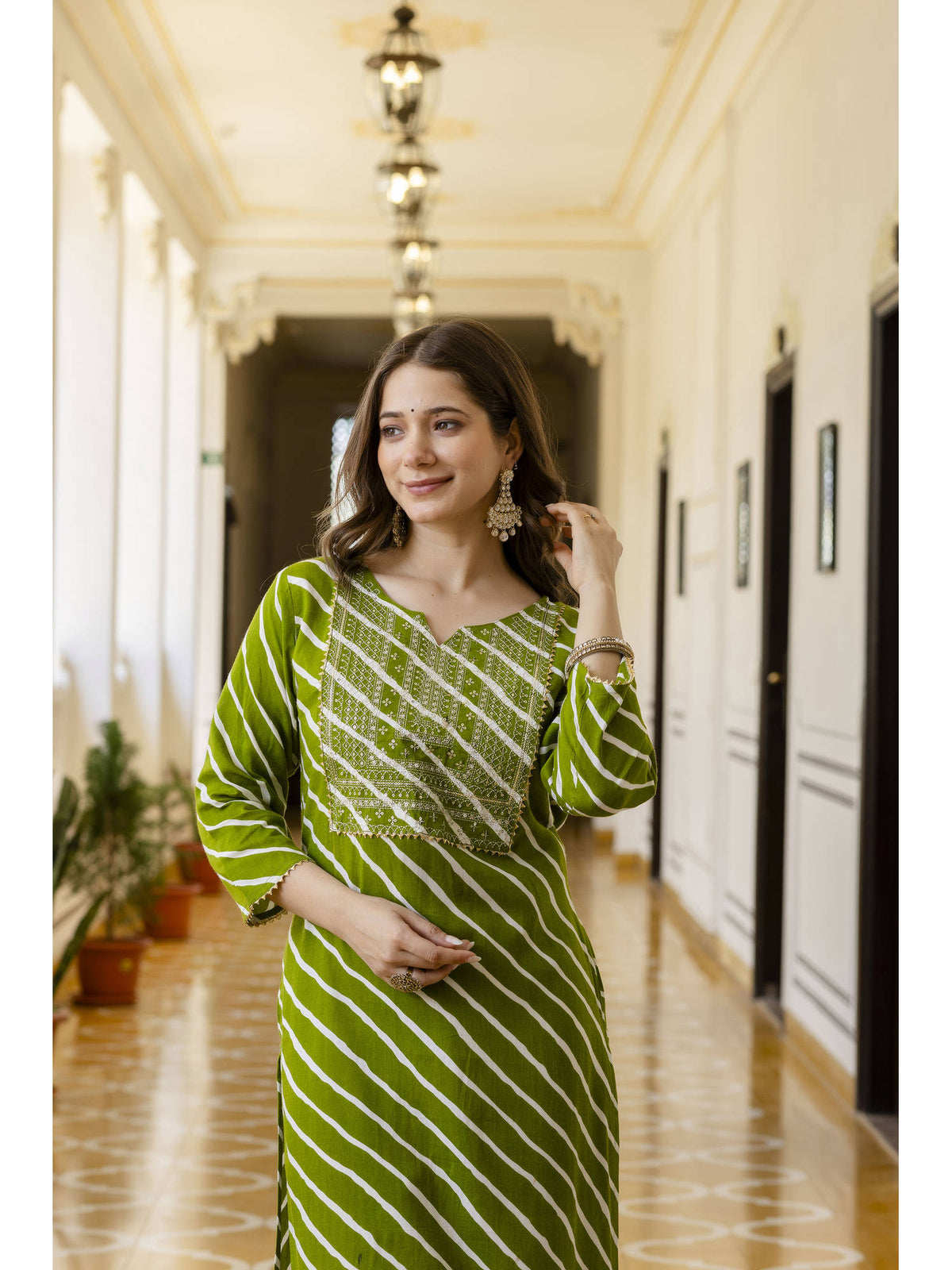 Green Cotton Embroidered Kurta | U3S - view 3