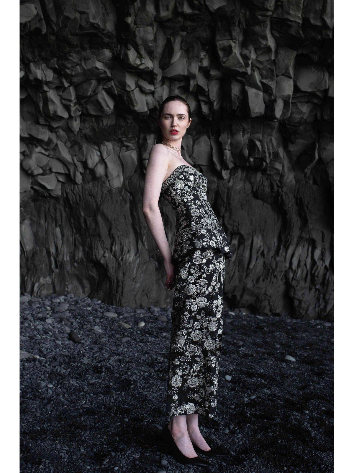 Black Embroidered Sleeveless Top | TT90 - view 2