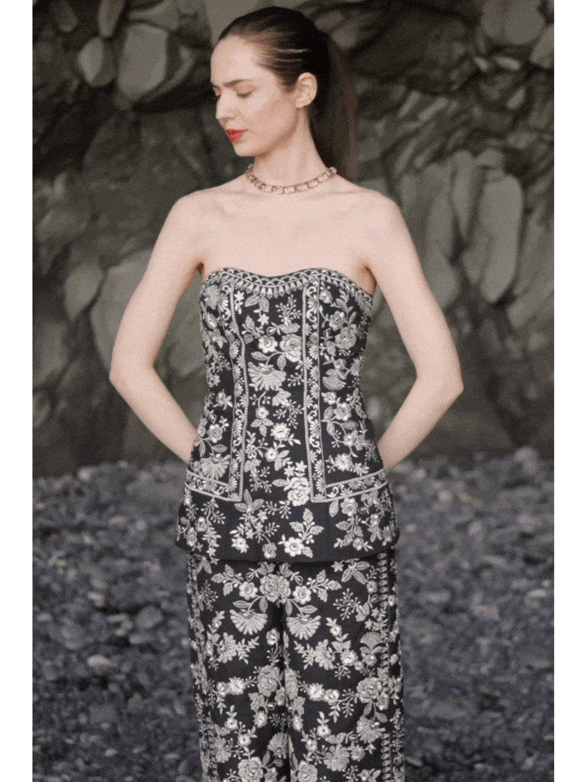 Black Embroidered Sleeveless Top | TT90 - view 4