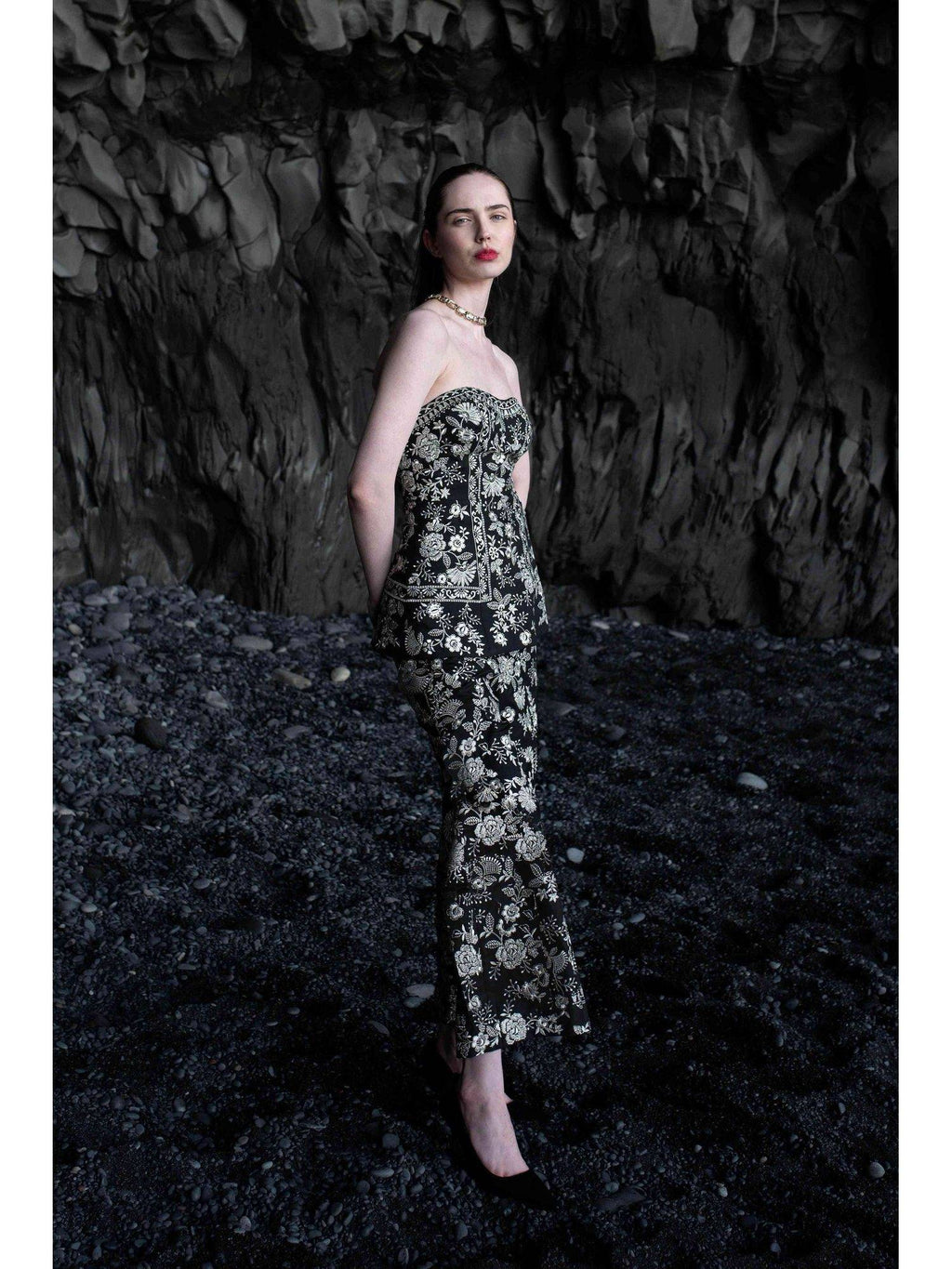 Black Embroidered Sleeveless Top | TT90 - view 8