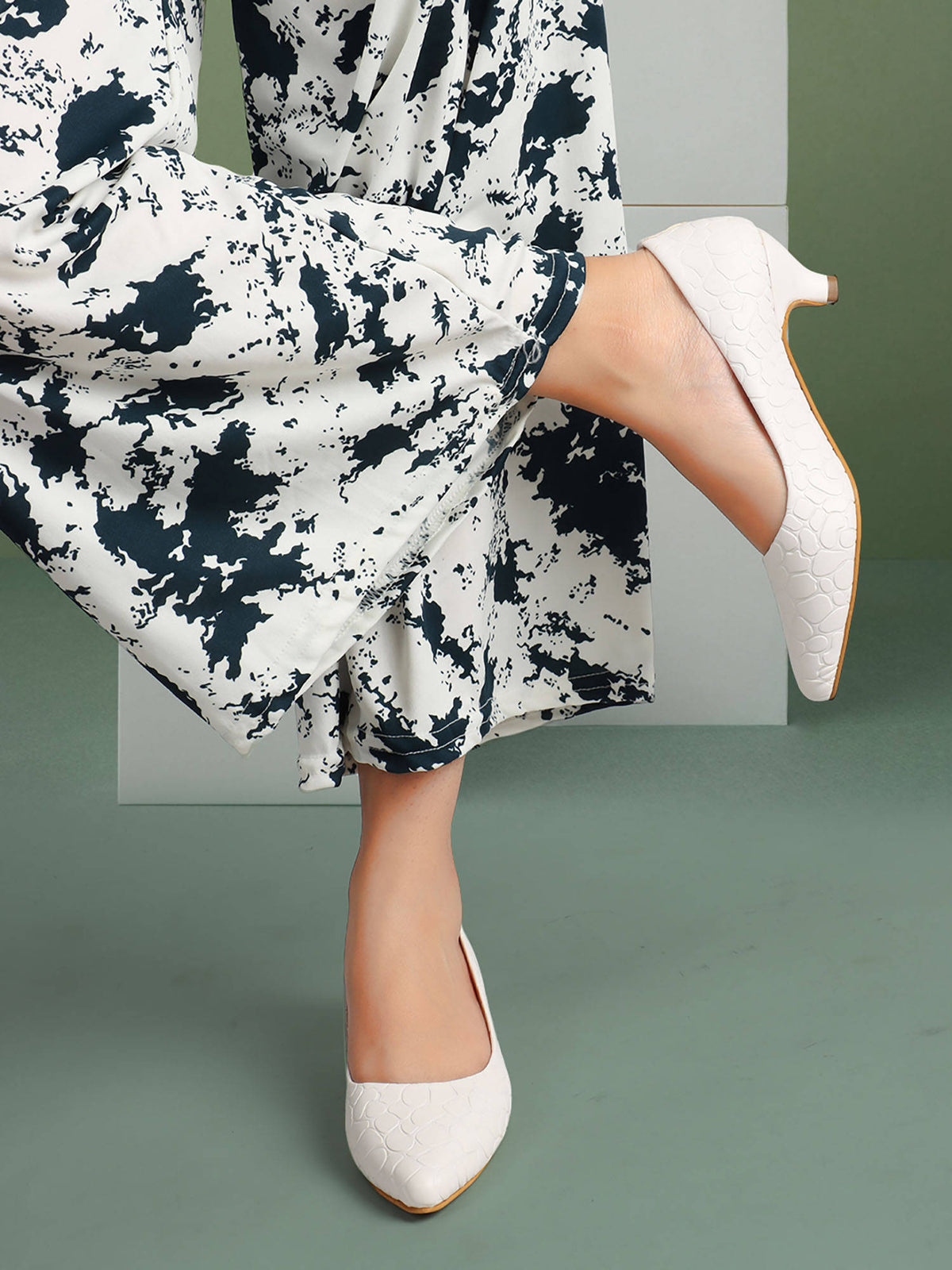 White Women Textured Ballerinas | H78 - view 2