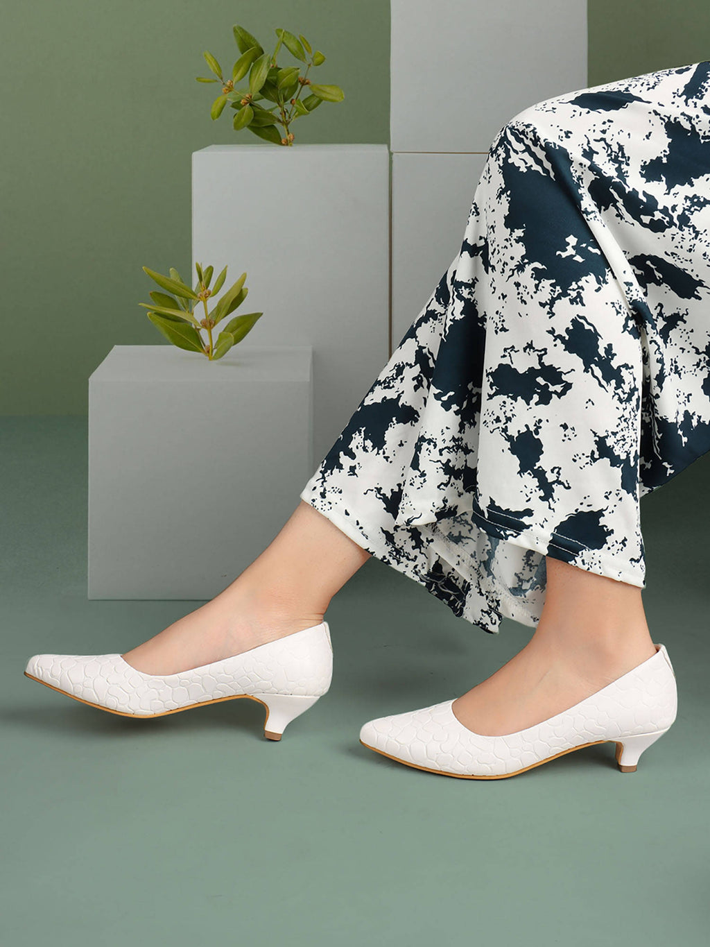White Women Textured Ballerinas | H78 - view 3