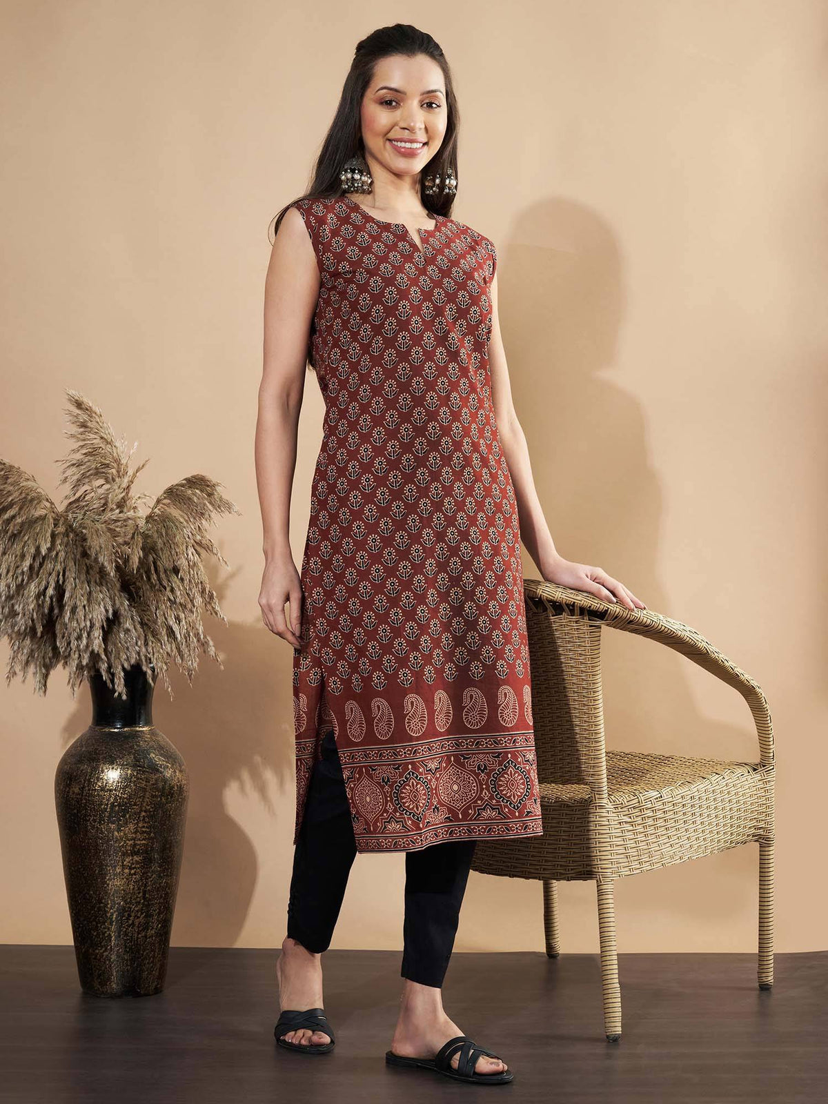 Women Floral Print Straight Cotton Maroon Stitched Kurta | U3S - view 3