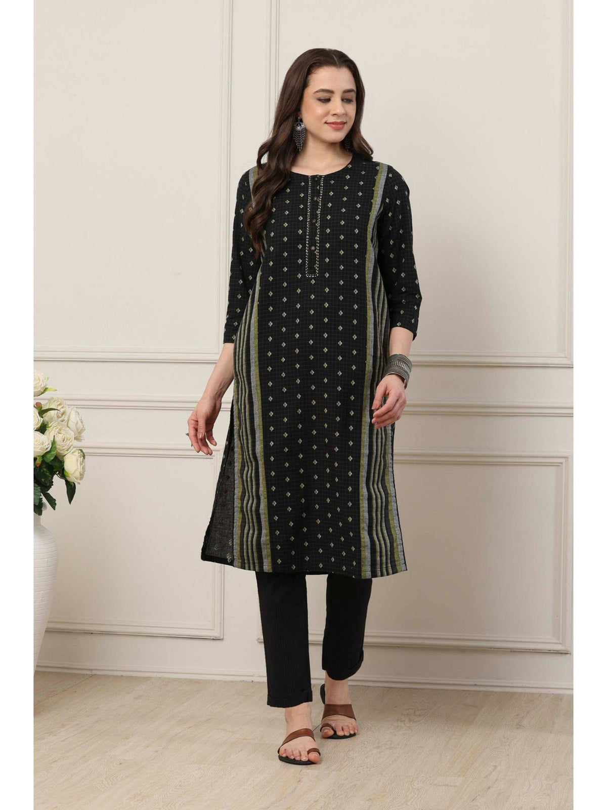 Women Black Cotton Straight Yarndyed Kurta | U3S - view 1
