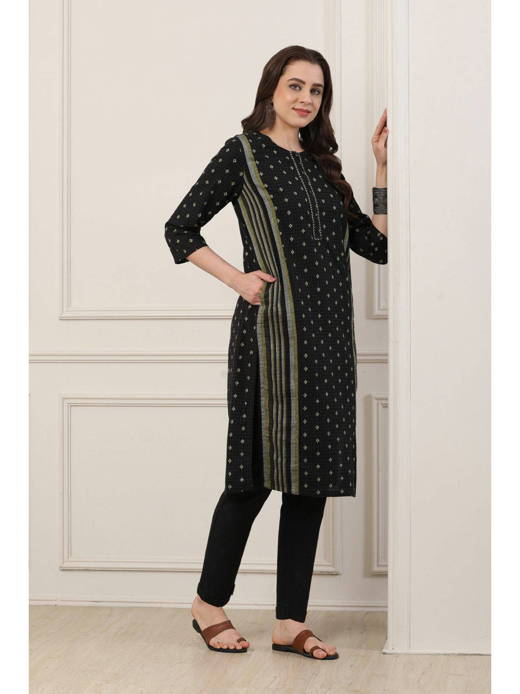 Women Black Cotton Straight Yarndyed Kurta | KDG - view 2