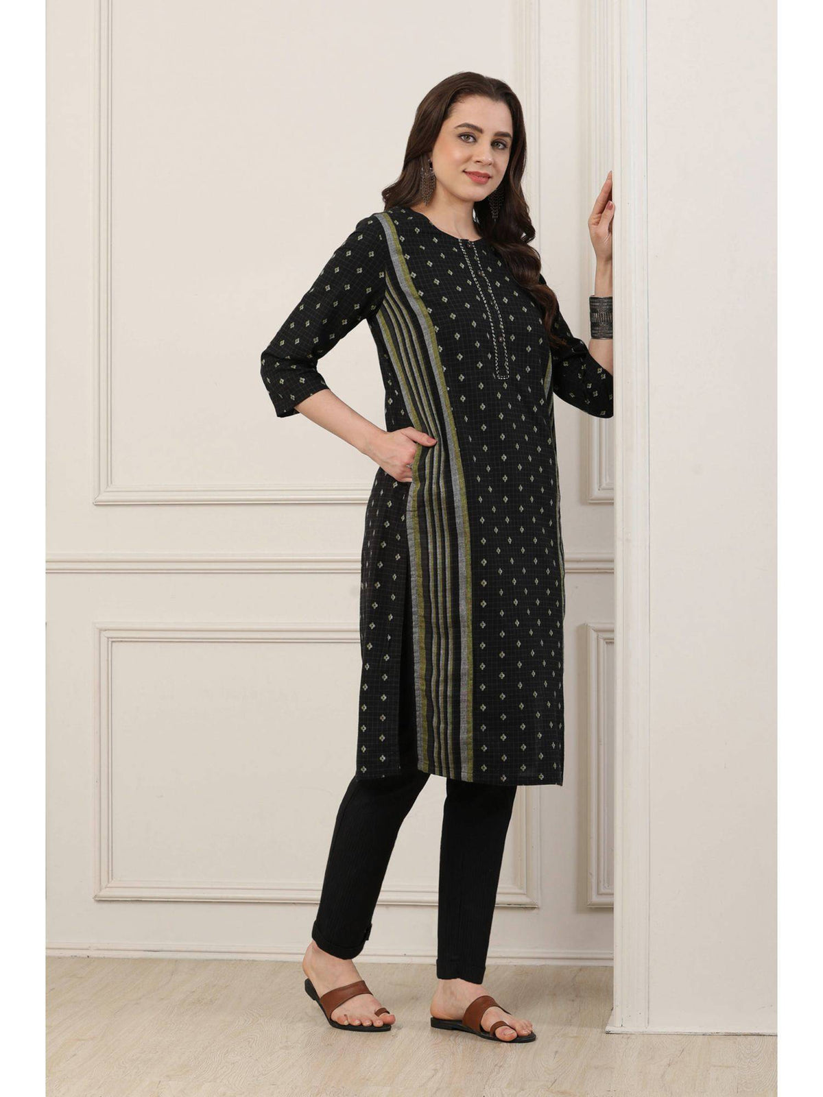 Women Black Cotton Straight Yarndyed Kurta | FY93 - view 2