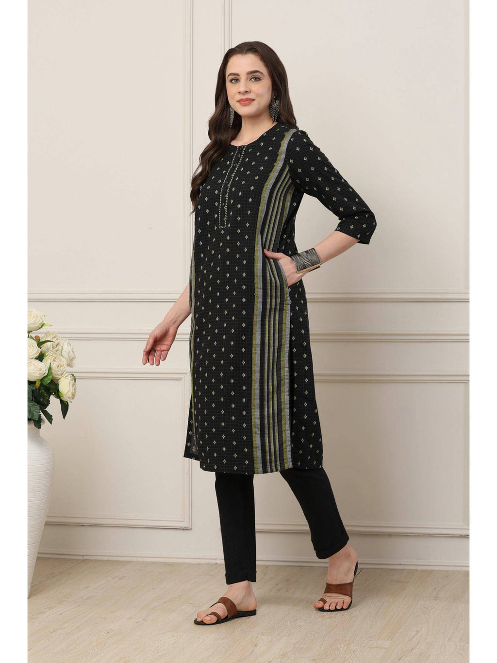 Women Black Cotton Straight Yarndyed Kurta | KDG - view 4