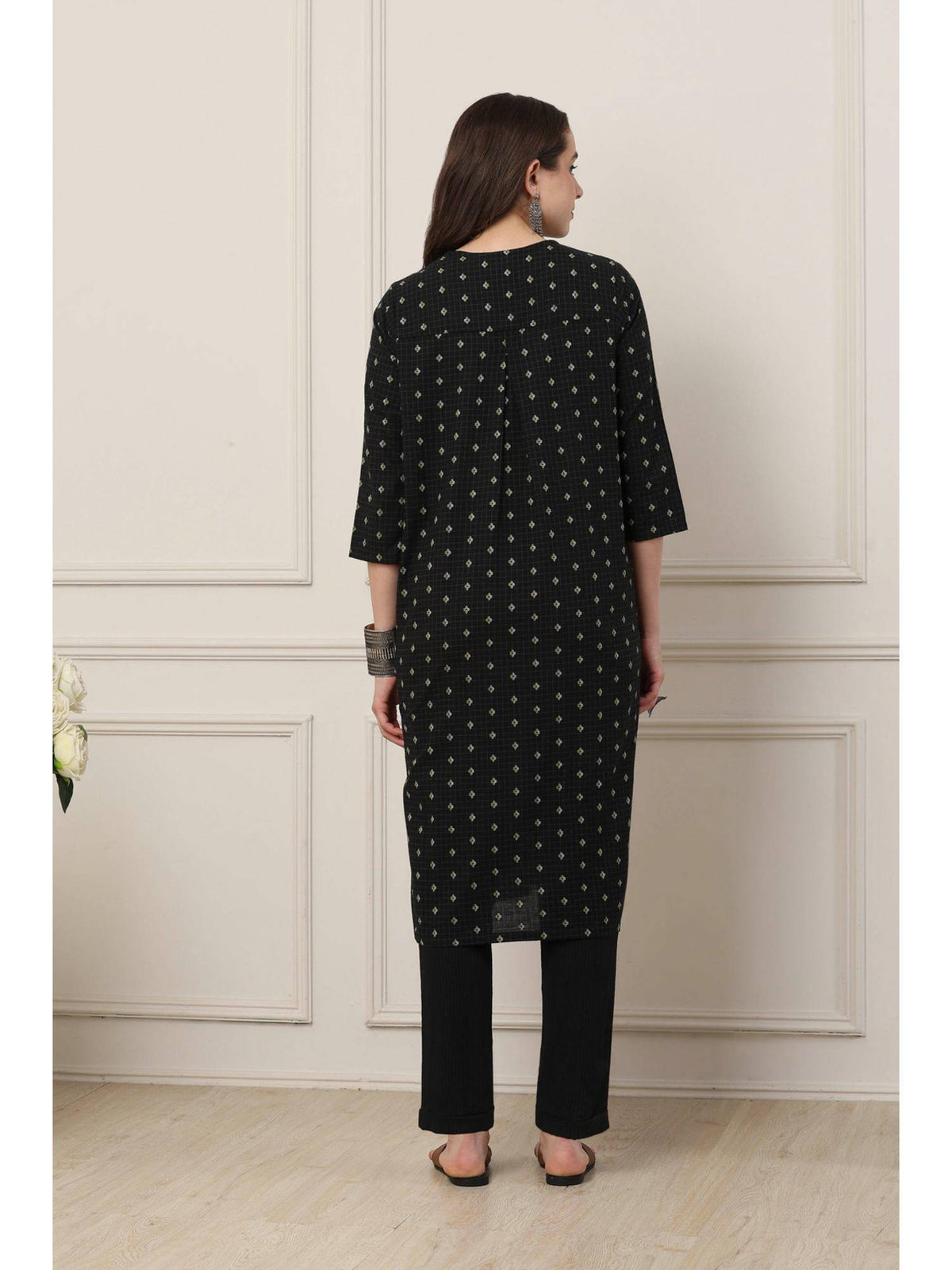 Women Black Cotton Straight Yarndyed Kurta | FY93 - view 5