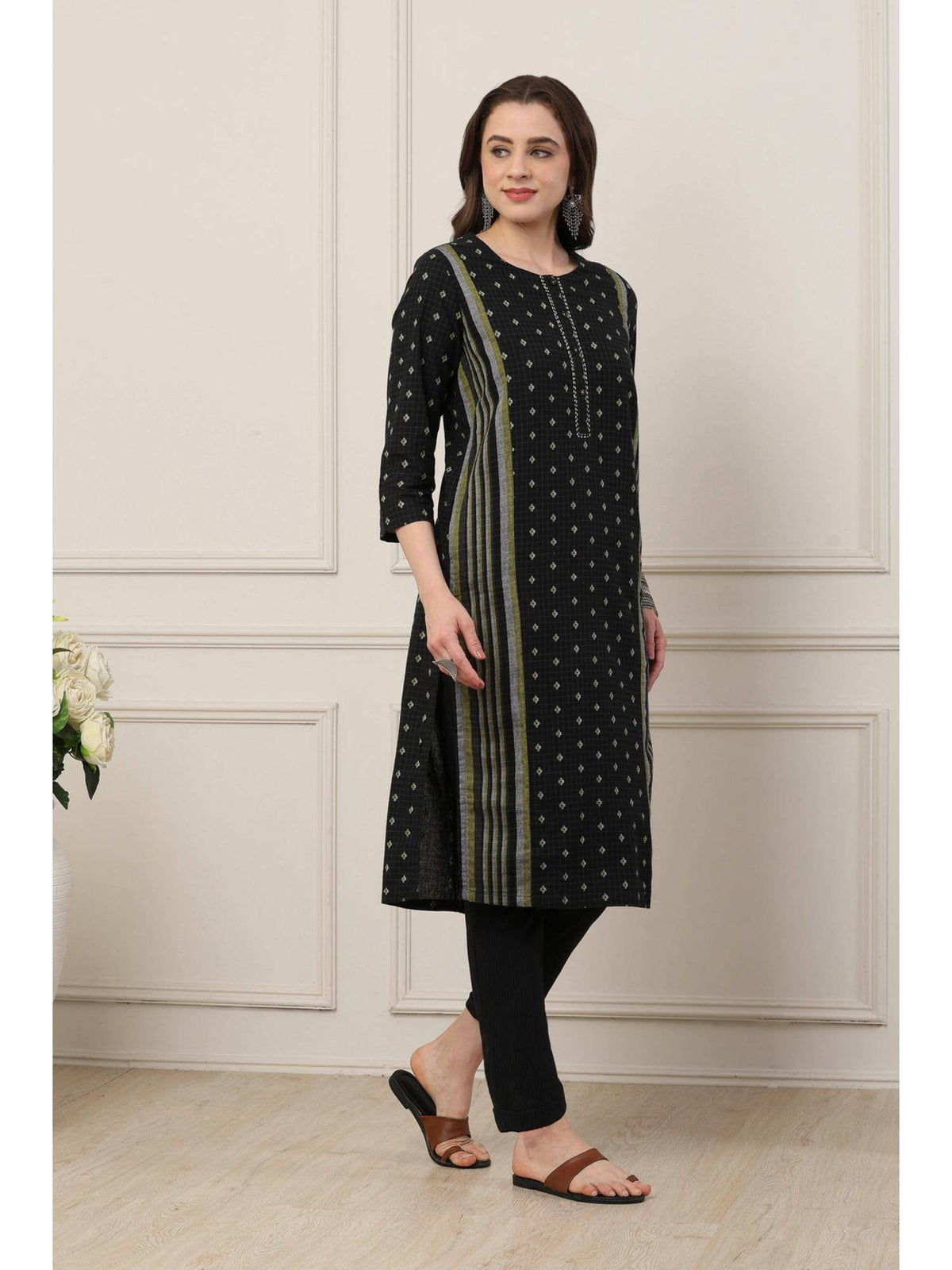 Women Black Cotton Straight Yarndyed Kurta | FY93 - view 6