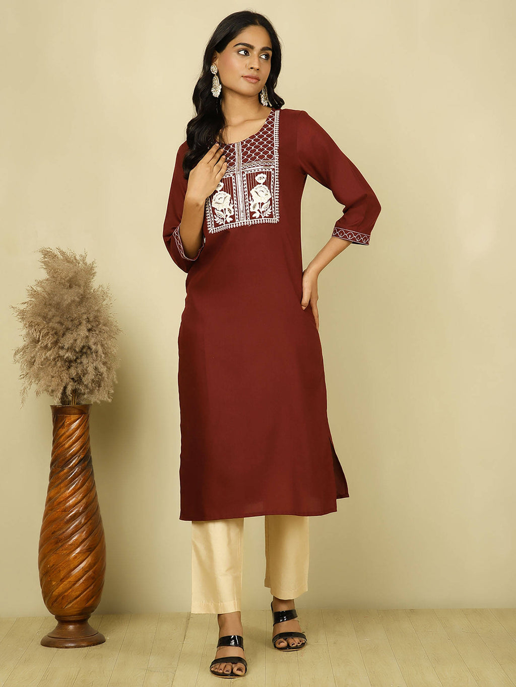 Maroon Embroidered Comfortable Fit Kurta | FY93 - view 3