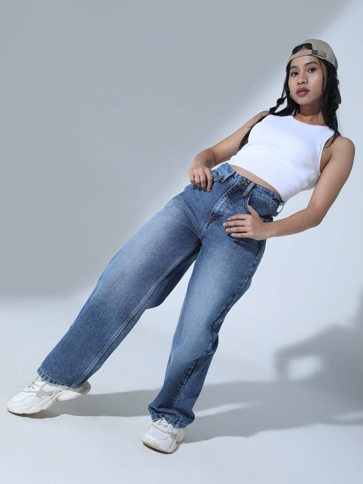 Women 90's baggy High-Rise Light Fade Jeans | BG78 - view 2