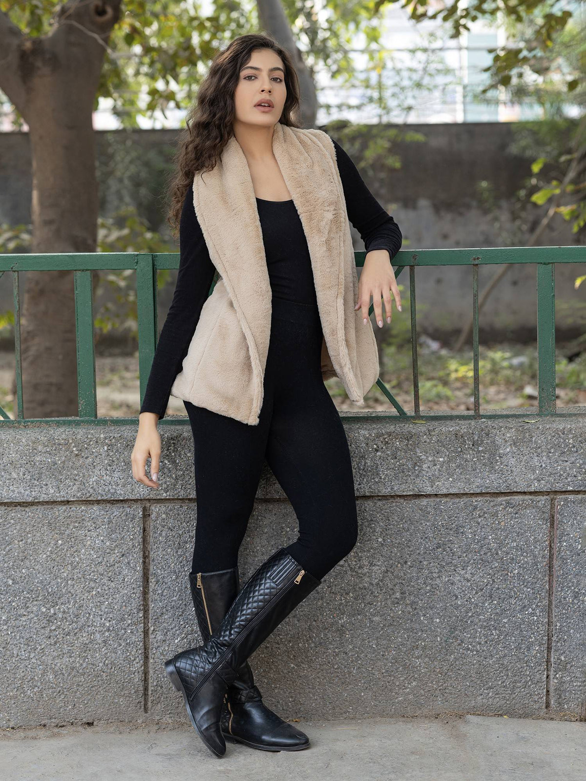 Beige Sleeveless Fur Shrug | JC78 - view 3