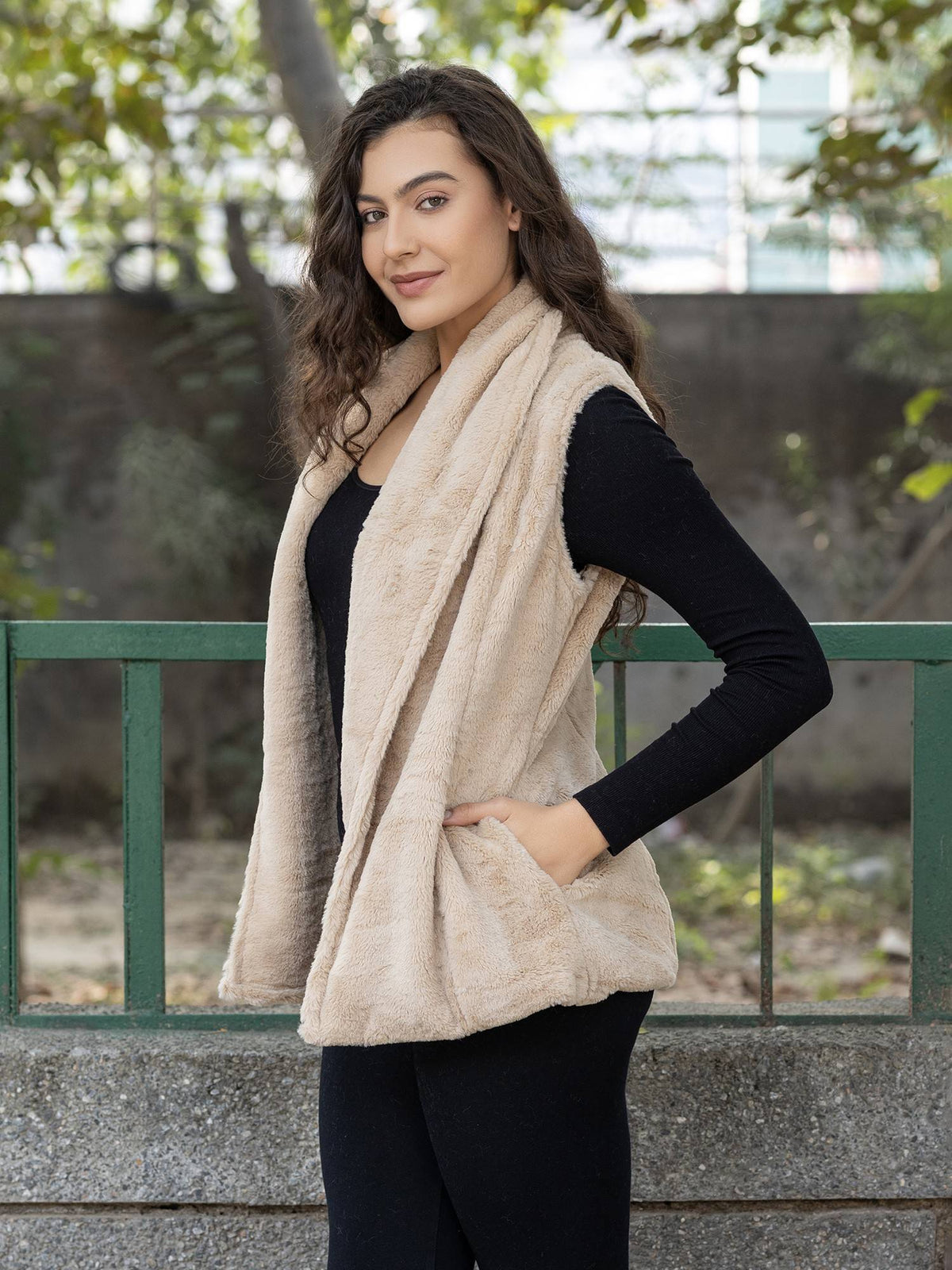 Beige Sleeveless Fur Shrug | JC78 - view 4