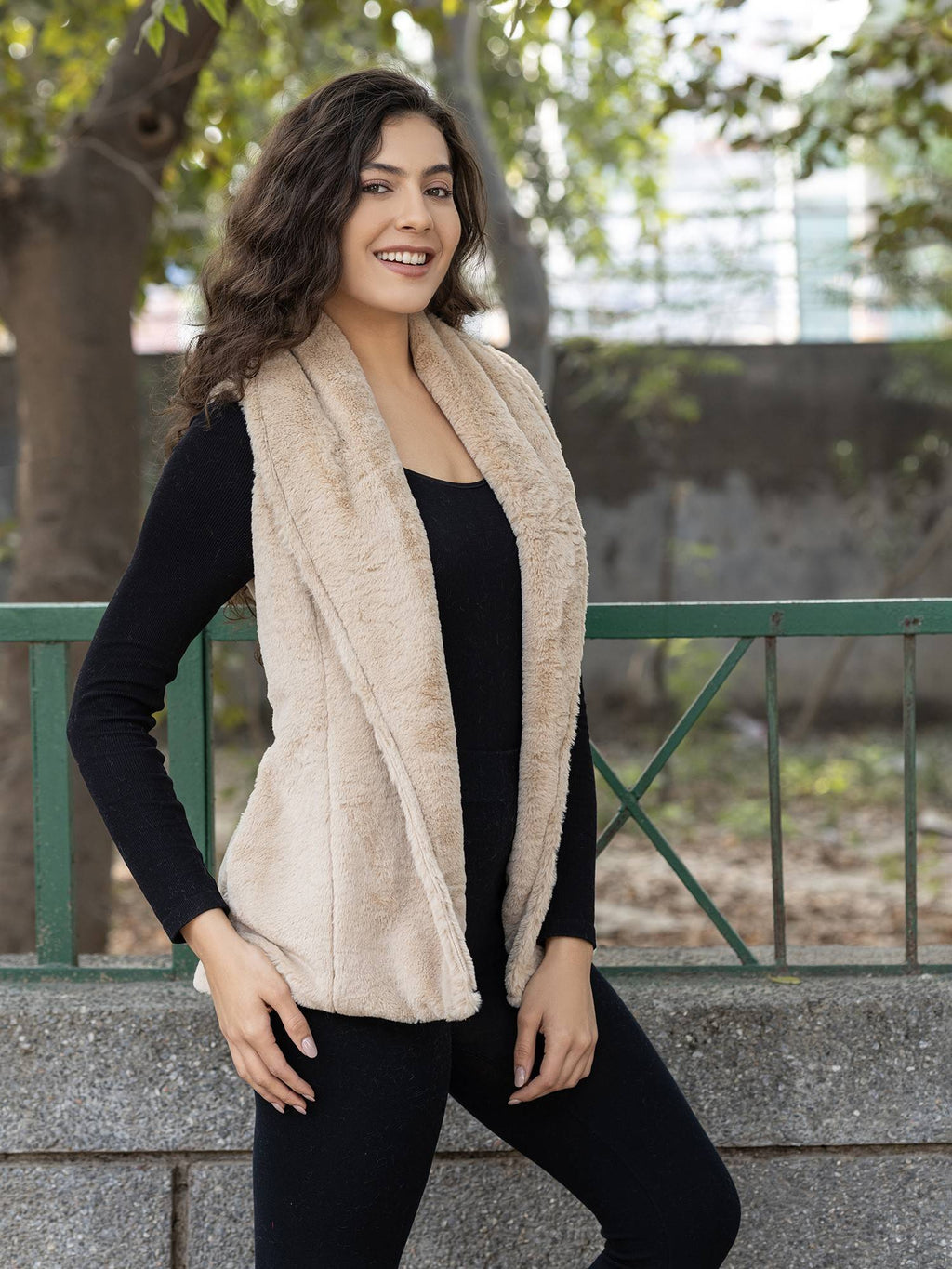 Beige Sleeveless Fur Shrug | JC78 - view 5