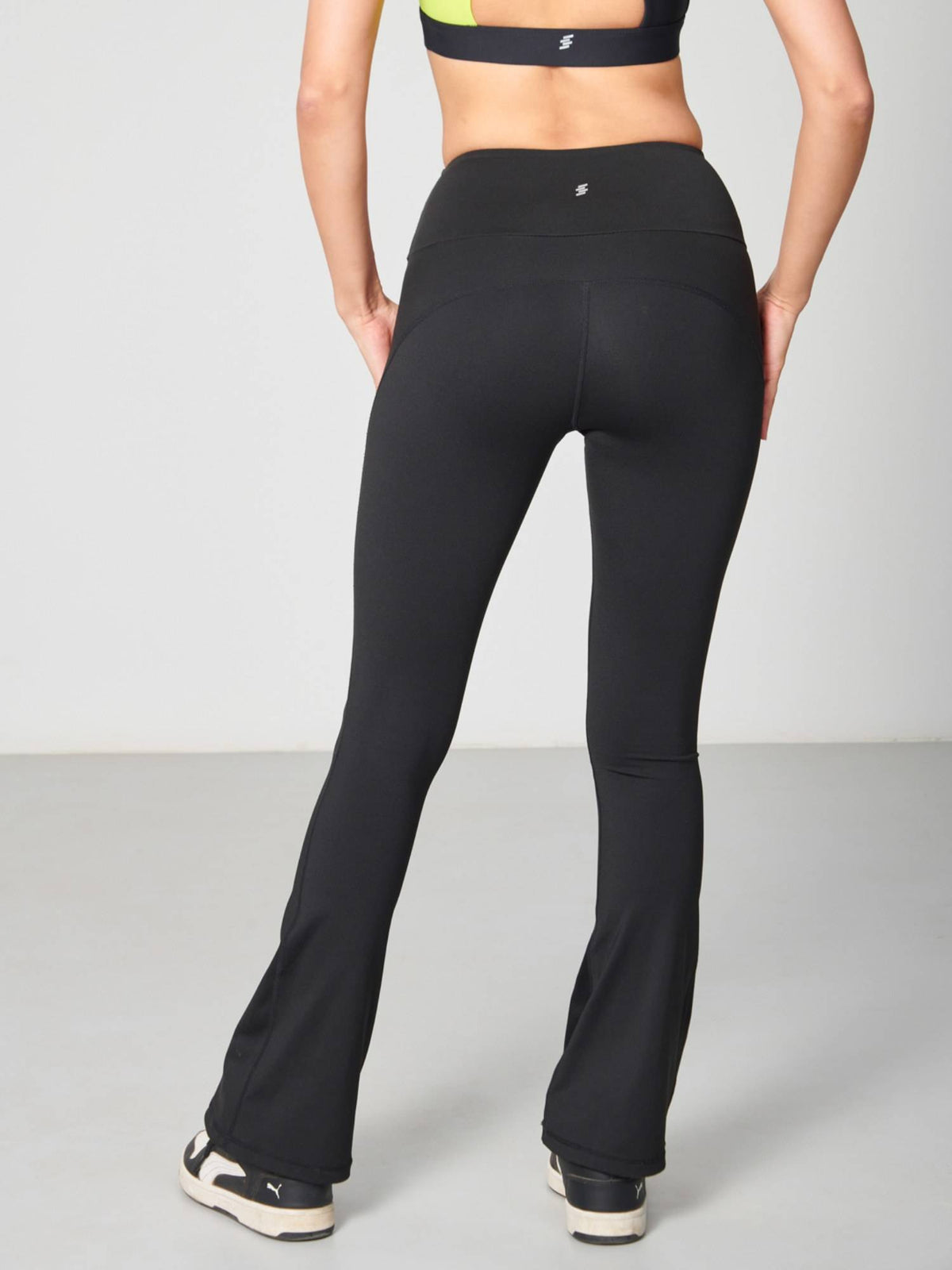 Women Black Flared Leggings With Pocket | L90 - view 2