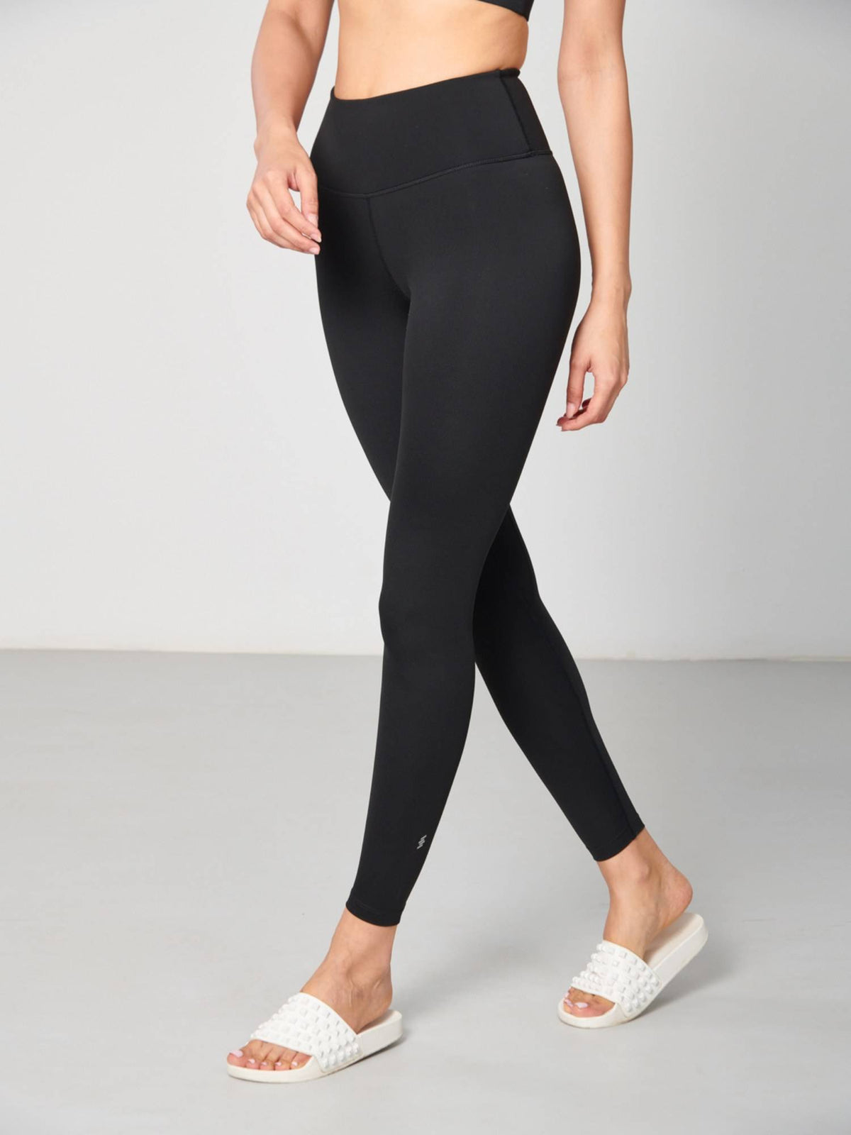 Women Black Harmony Leggings | L90 - view 2