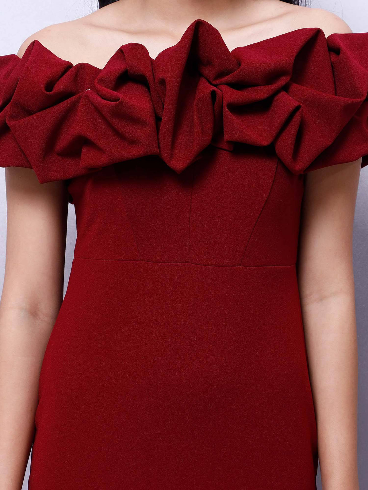 Maroon Off-Shoulder Solid Scrunchie Sheath Dress | D56 - view 7