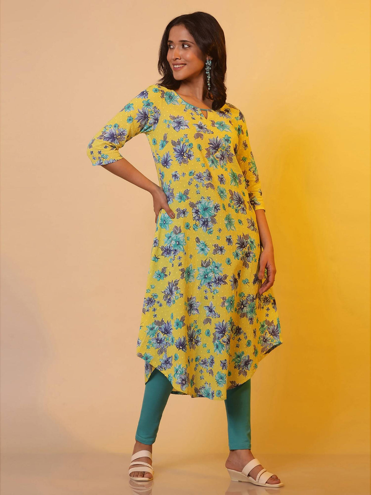 Women Yellow Floral Printed Cotton Kurta | KDG - view 6