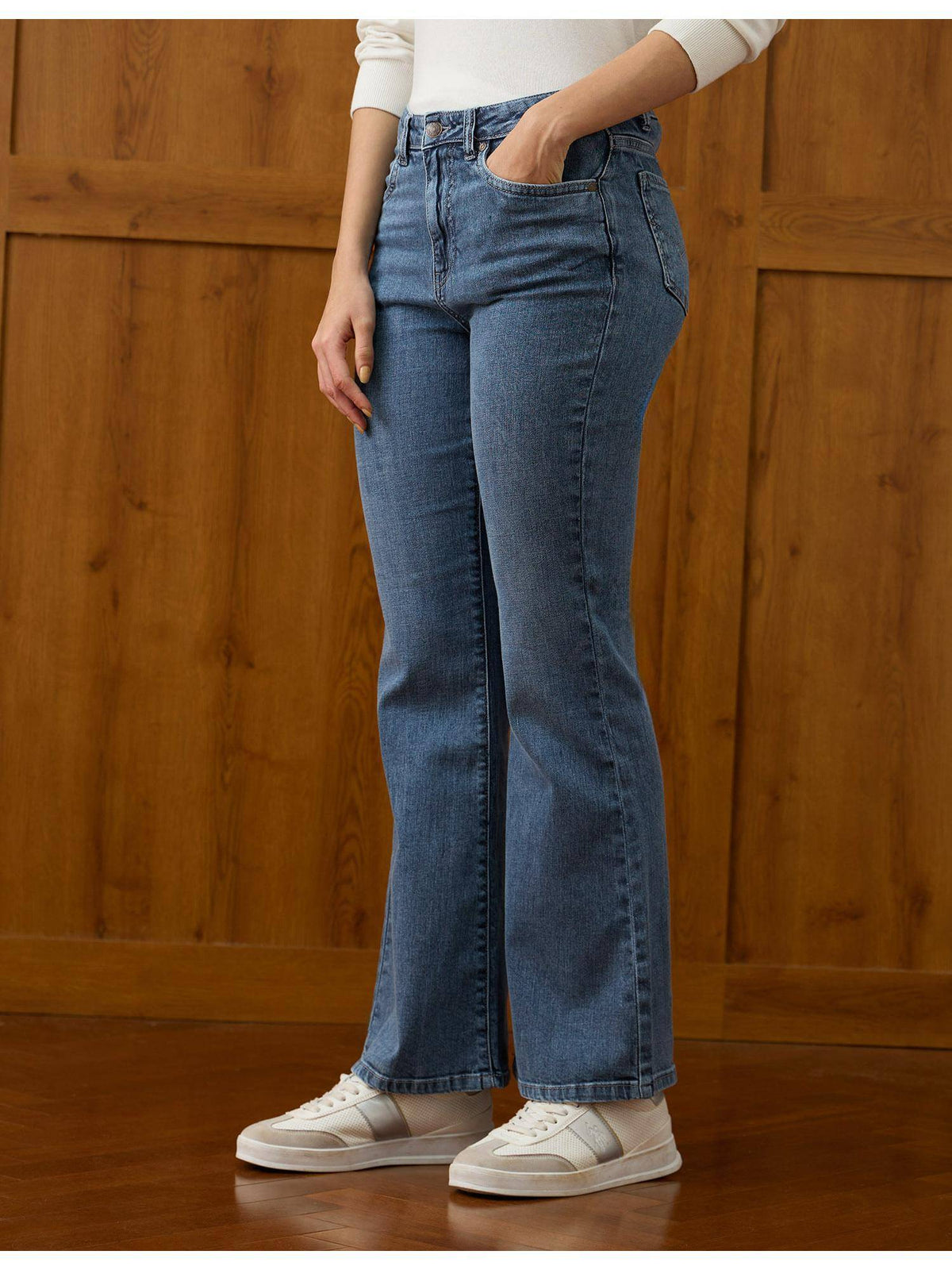 Women Blue Solid High Rise Bootcut Fit Jeans | BT10 - view 4