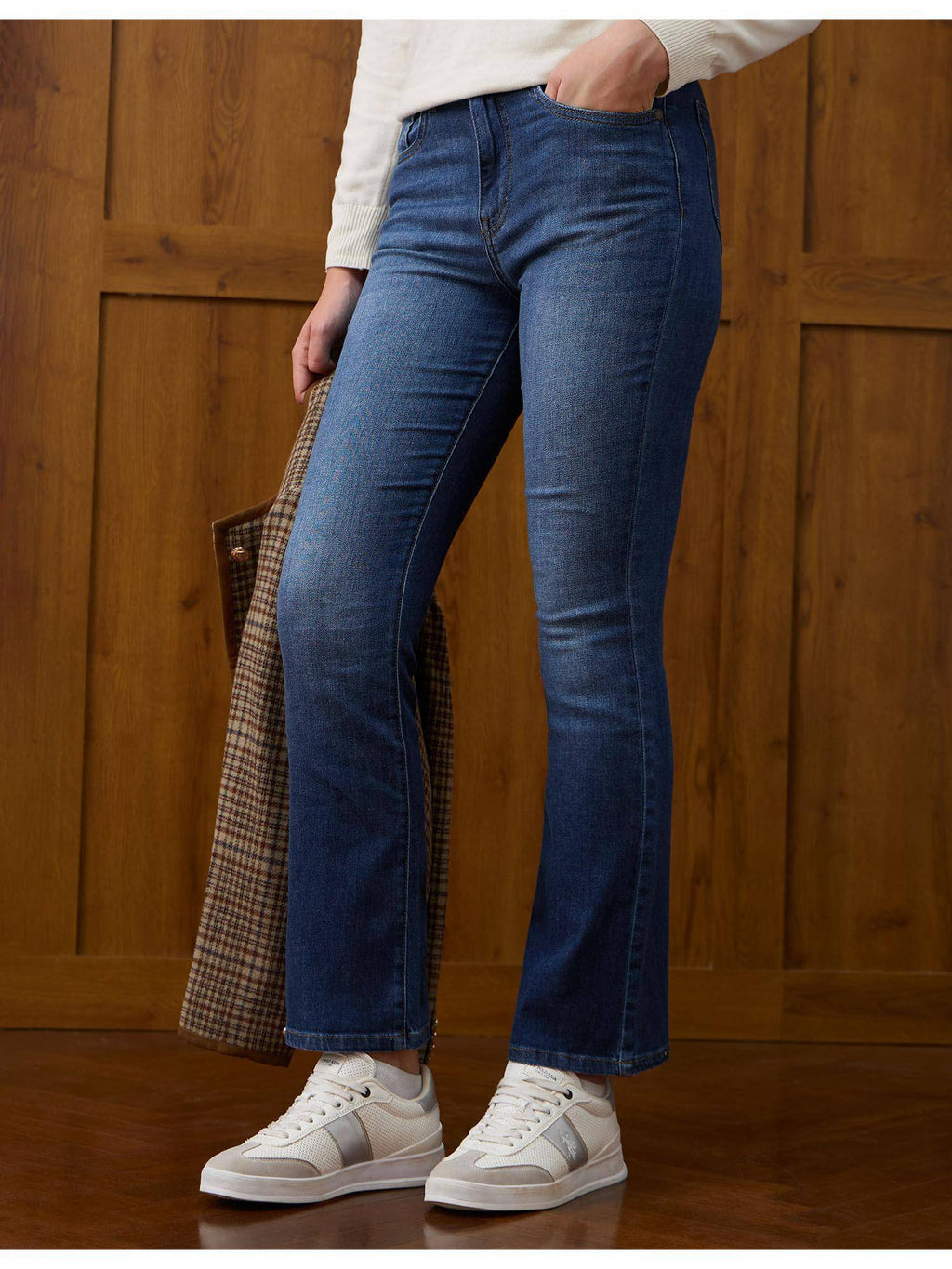 Women Blue Solid Whiskered Bootcut Fit Jeans | BT10 - view 6
