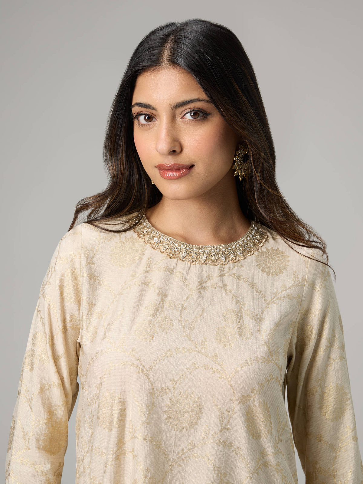 Off White Gadhwal Foil Printed Embellished Neck Kurta Brigade Bride | U3S - view 5