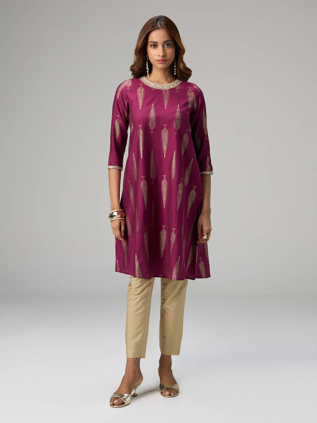 Off White Gadhwal Foil Printed Embellished Neck Kurta Brigade Bride | U3S - view 10