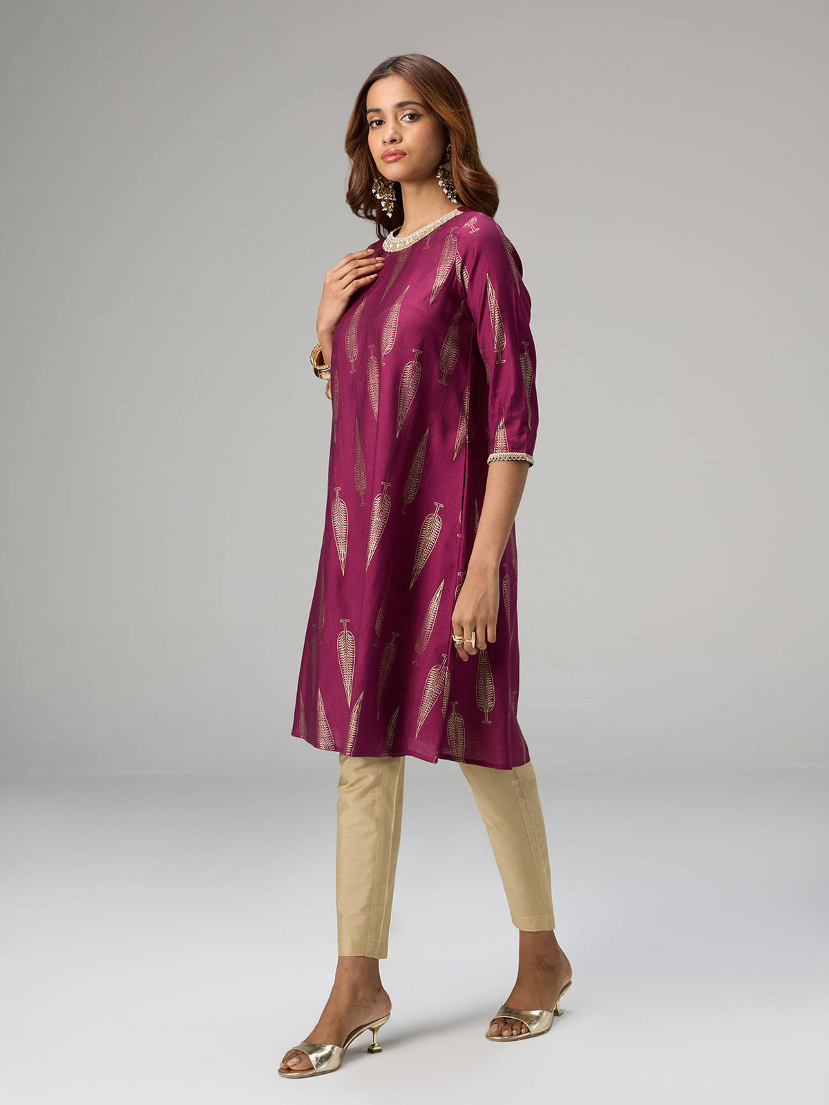 Off White Gadhwal Foil Printed Embellished Neck Kurta Brigade Bride | U3S - view 11