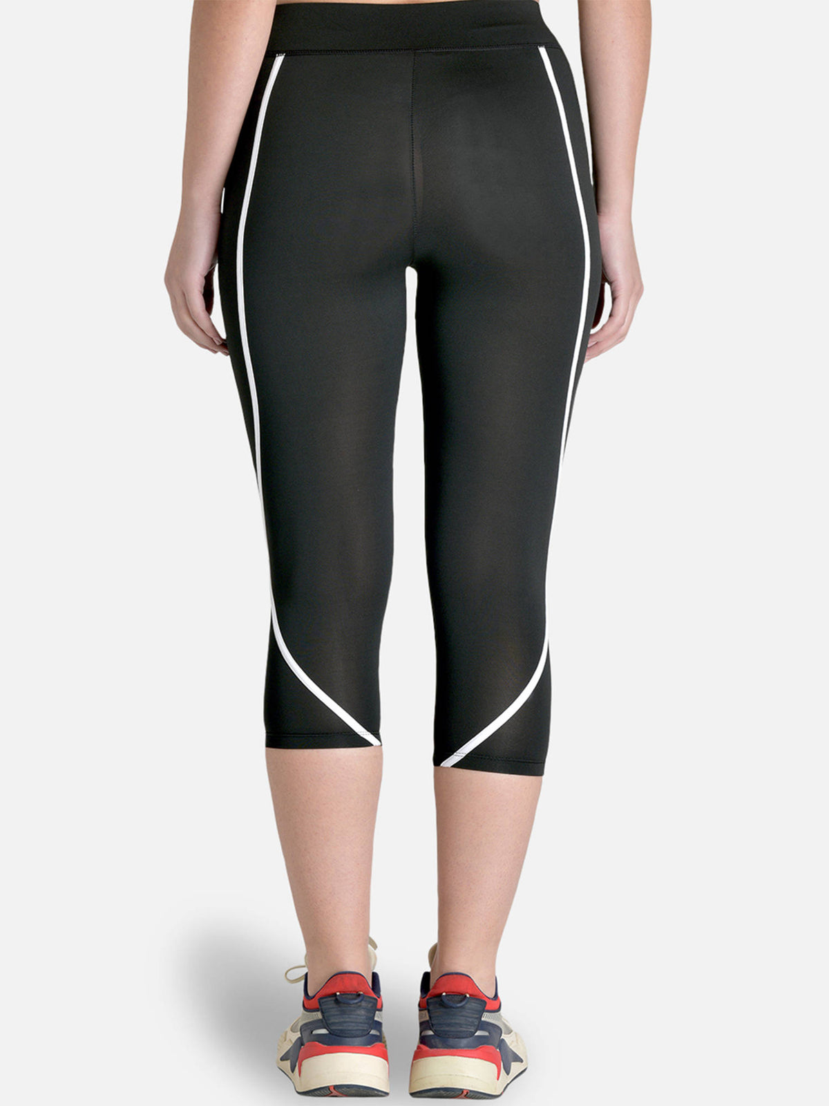 Curvy Capri Sports Legging - Black | L90 - view 2