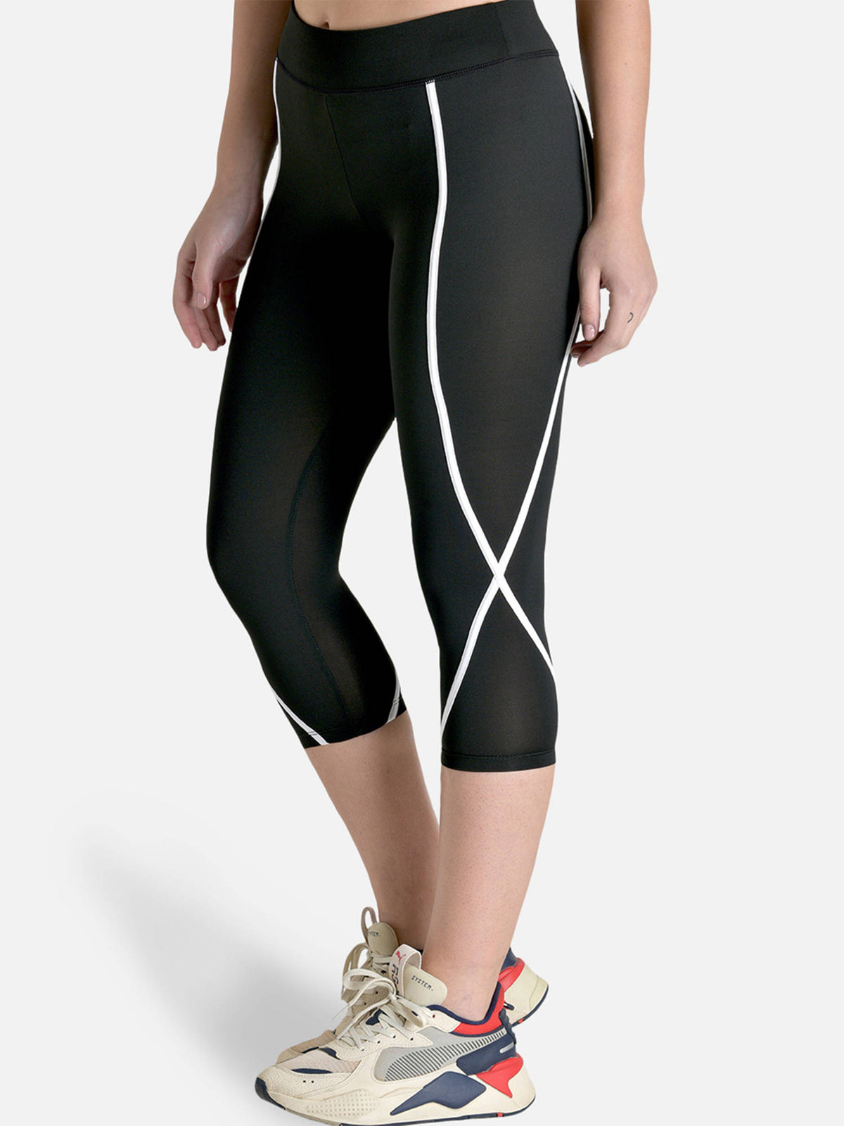 Curvy Capri Sports Legging - Black | L90 - view 3