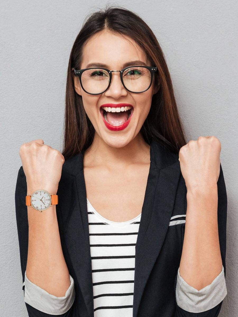 Women's White Round Analog Watch | W92 - view 10