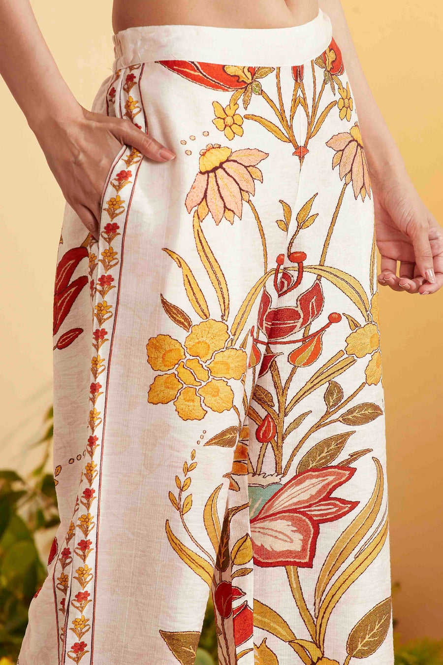 Ivory Viscose Blend Floral Printed Straight Kurta Set KS60