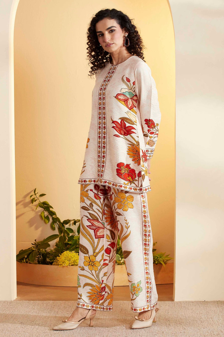 Ivory Viscose Blend Floral Printed Straight Kurta Set KS60