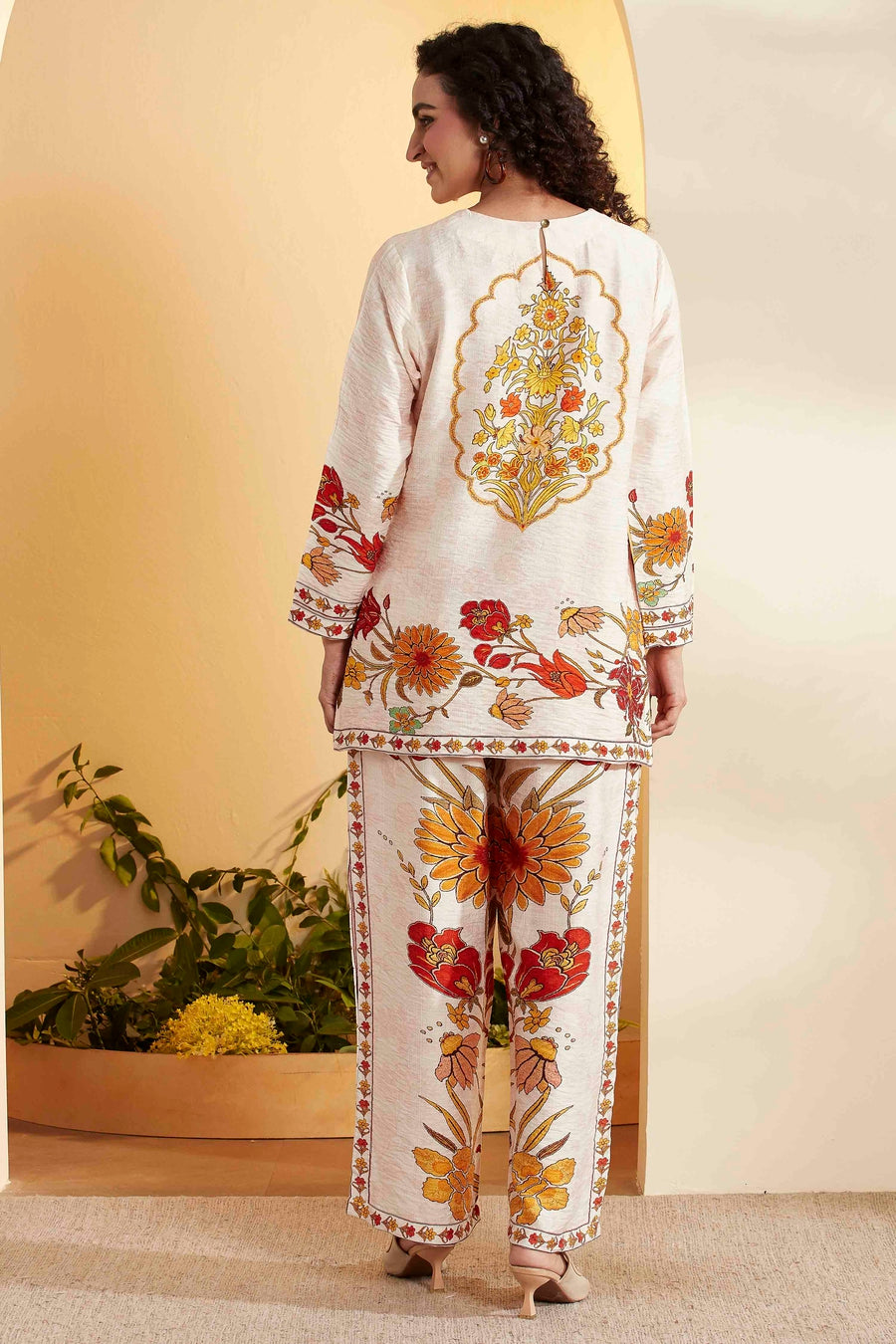 Ivory Viscose Blend Floral Printed Straight Kurta Set KS60