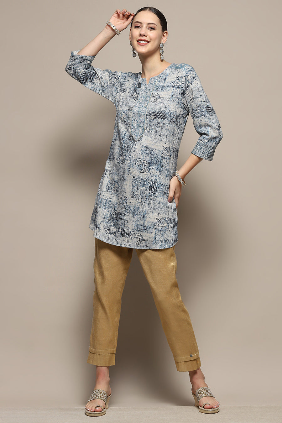 Blue Floral Printed Regular Fit Straight Kurti K60