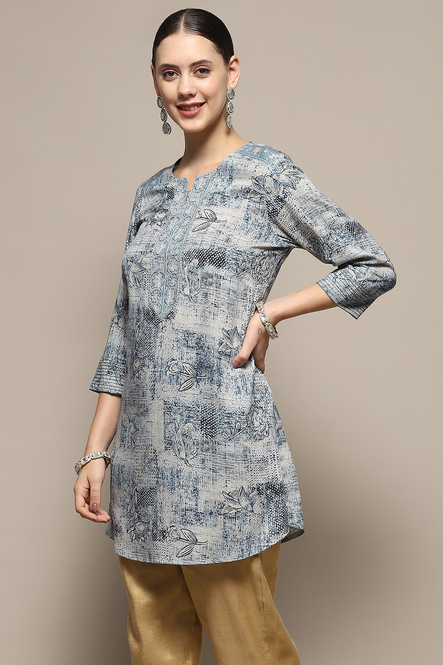 Blue Floral Printed Regular Fit Straight Kurti K60