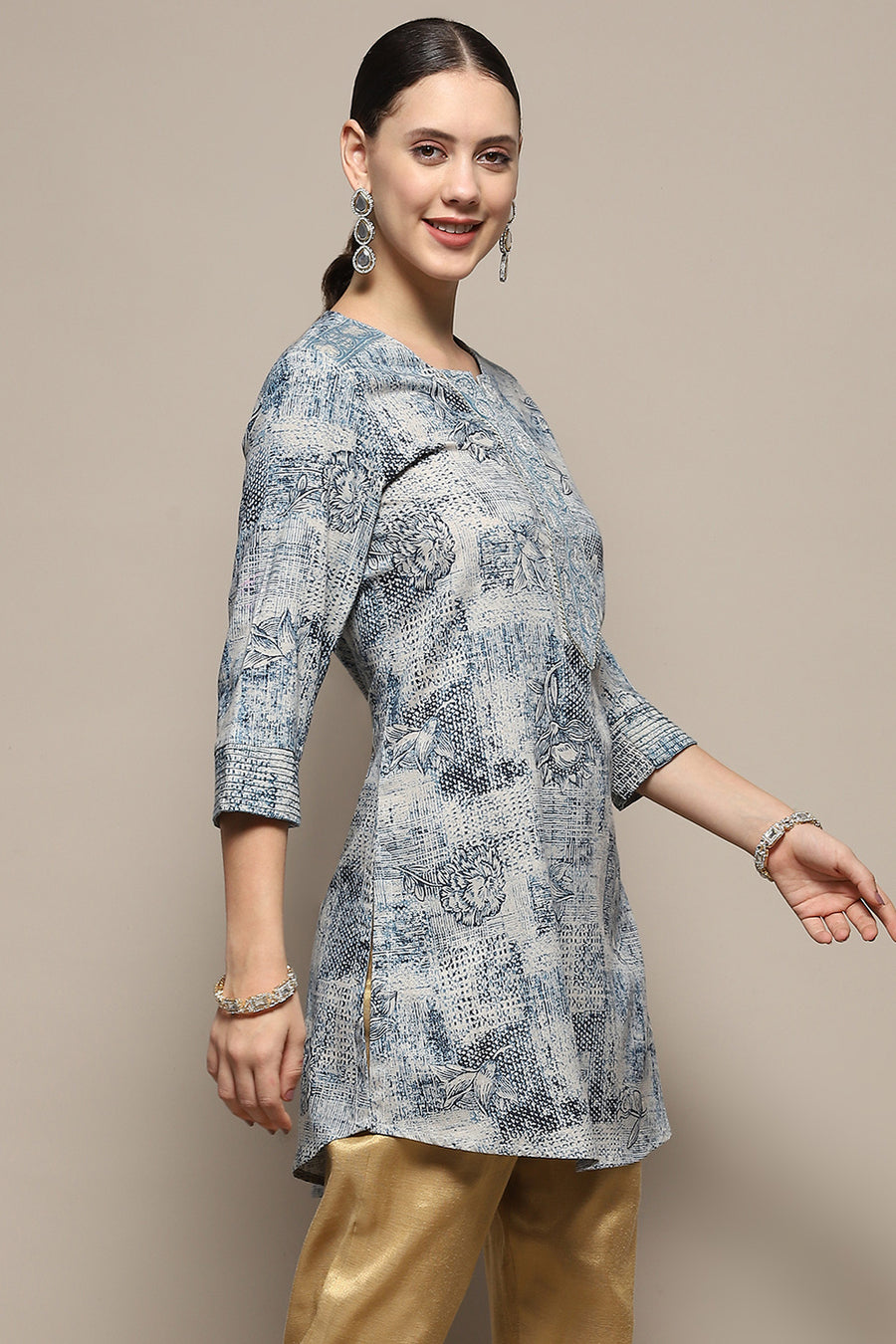 Blue Floral Printed Regular Fit Straight Kurti K60