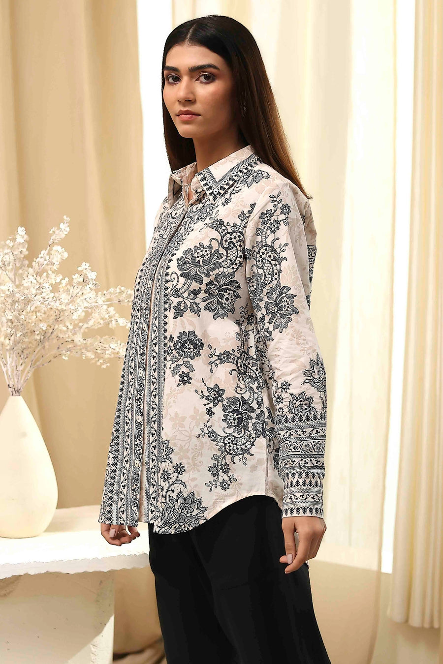 Off-White and Black Cotton Printed Straight Shirt K60